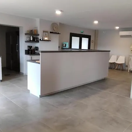 Les Granges D'en Naoua, Grand Avec Piscine Maubec (Tarn-et-Garonne)