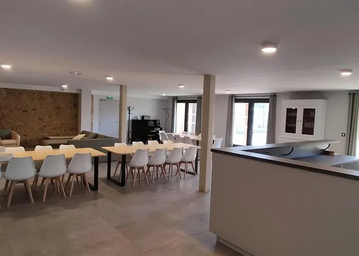 בית נופש Les Granges D'en Naoua, Grand Avec Piscine Maubec (Tarn-et-Garonne)