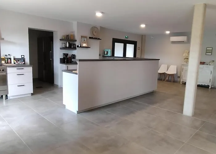 Les Granges D'en Naoua, Grand Avec Piscine Maubec (Tarn-et-Garonne)